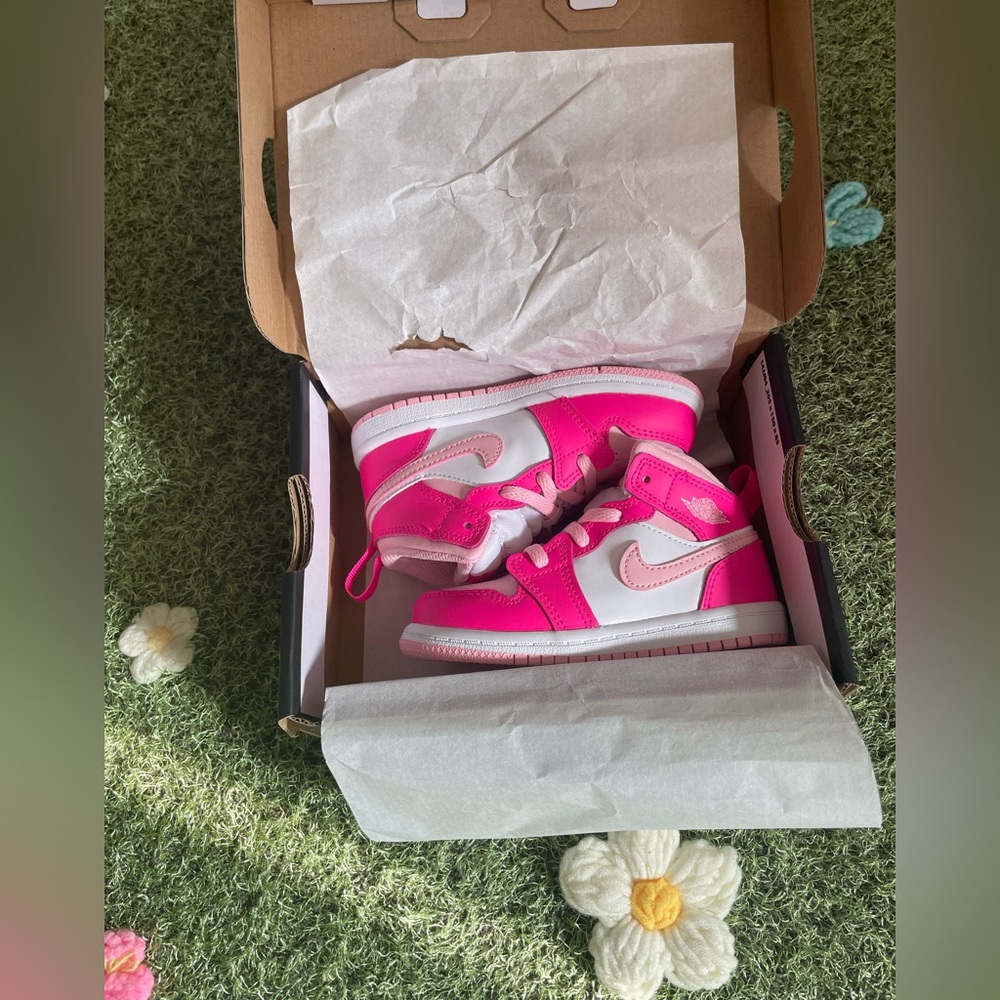 Barbie pink Jordan 1 8c